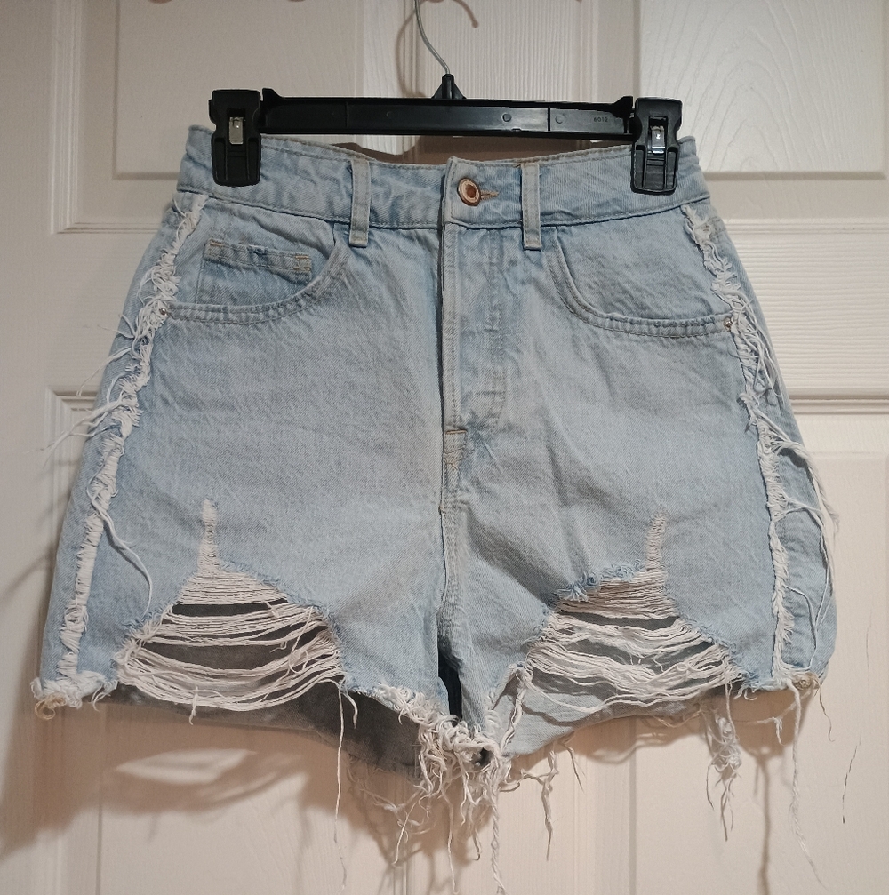 Women's Zara High Rise Light Wash Ripped Jean Shorts Size 4
